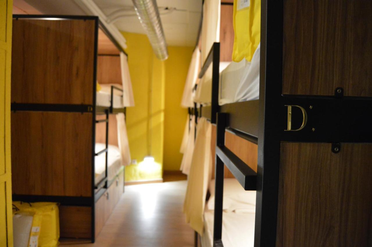 Debod Hostel Madrid Exterior foto